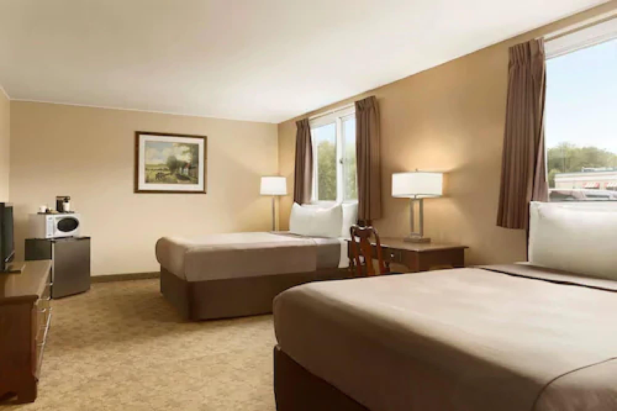 Travelodge By Wyndham Кенора Екстериор снимка