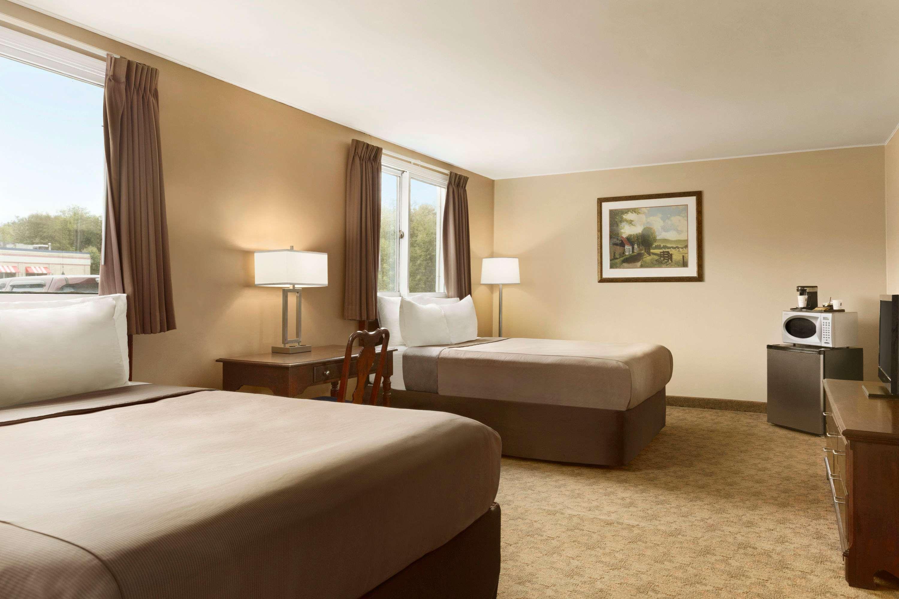 Travelodge By Wyndham Кенора Екстериор снимка