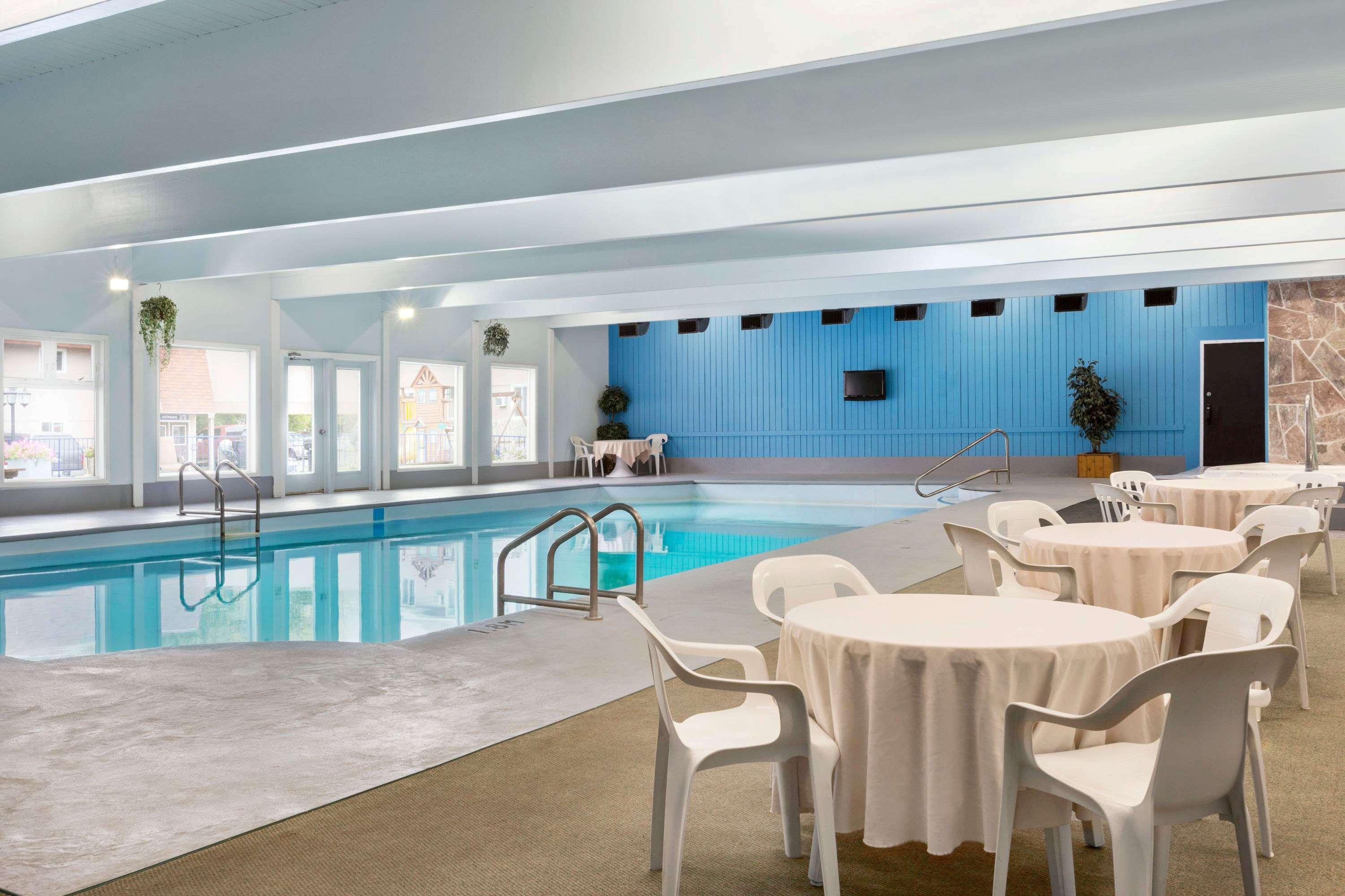 Travelodge By Wyndham Кенора Екстериор снимка